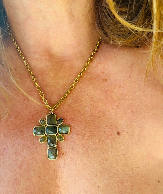 collier avec croix en labradorite bijoux amorcita