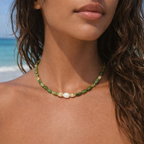 collier de perles en coquillage coloré vert avec perle de culture blanche bijoux amorcita