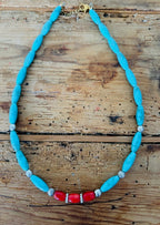 collier en turquoises et pierres rouges perles argentées bijoux amorcita